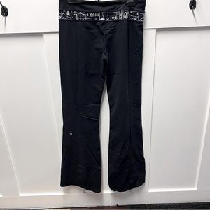⬇️$30 Lululemon black reversible straight leg‎ leggings size 6